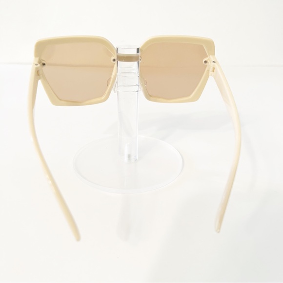 Women’s Fashion Sunglasses - Picture 3 of 3